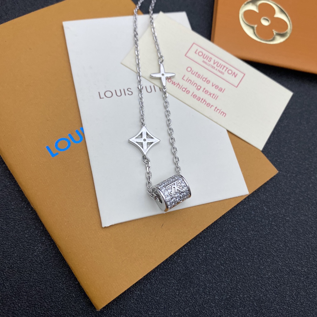 B018 lv necklace 106553