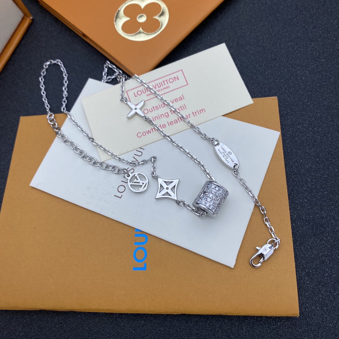 B018 lv necklace 106553