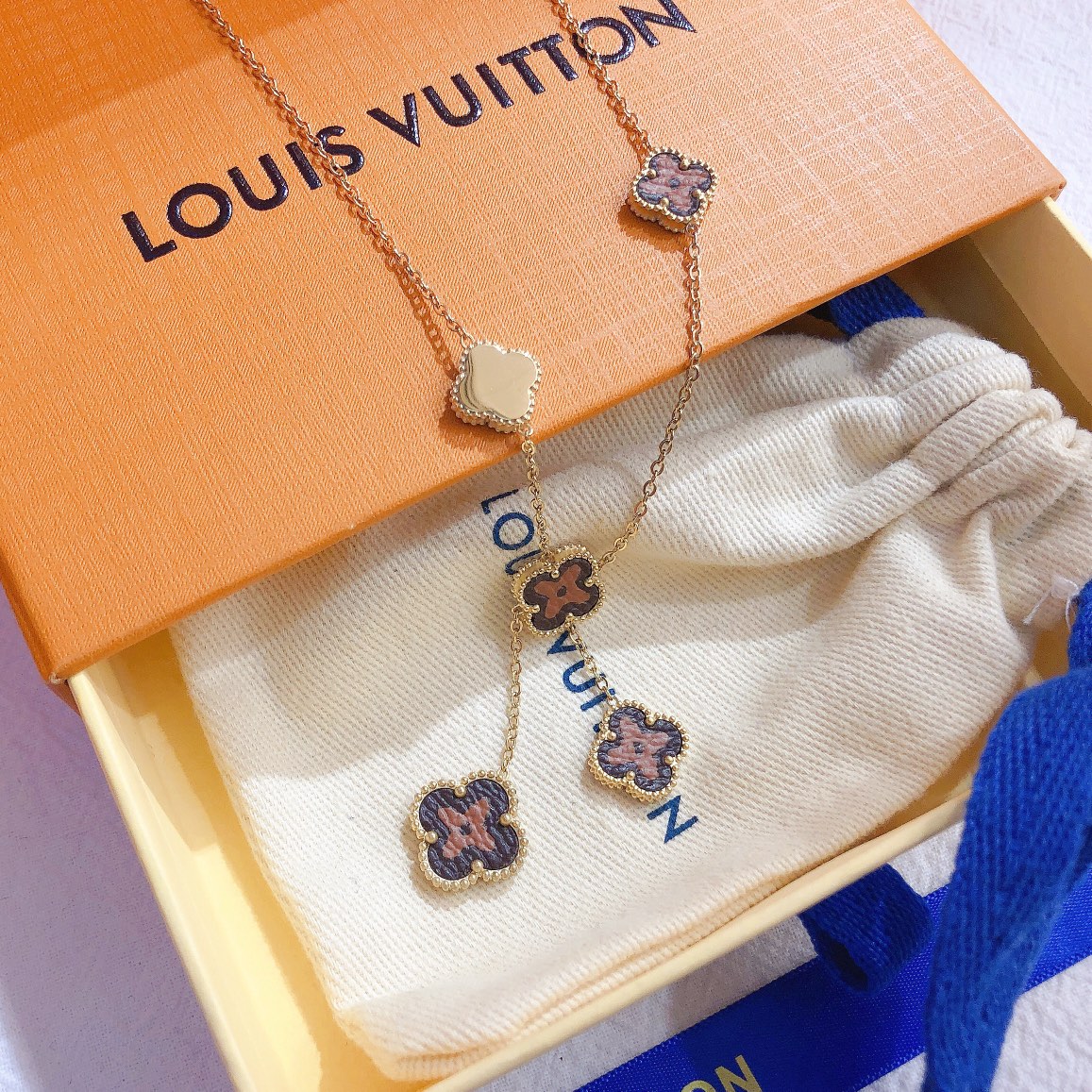 X356    LV Necklace 106582