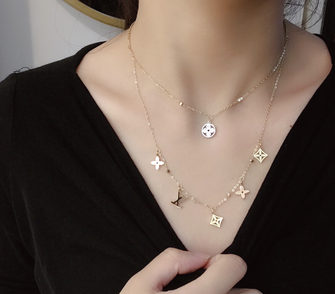 X032  LV necklace 106774