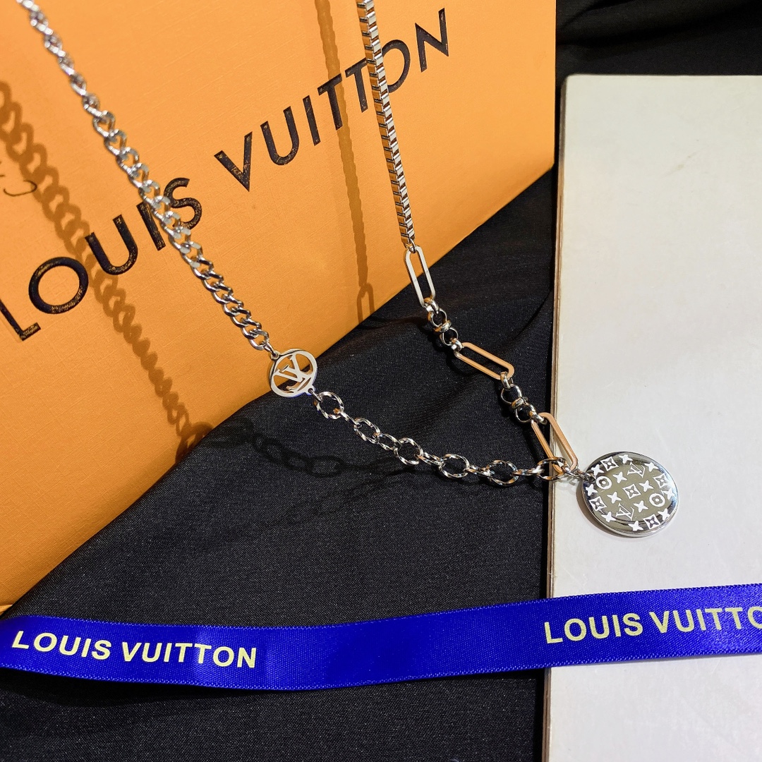 X371  LV necklace 106805