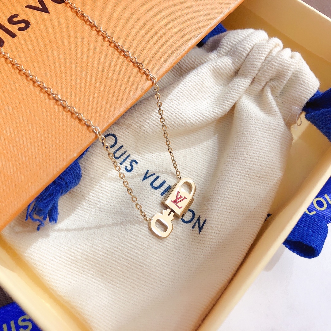 X374    LV necklace 106911