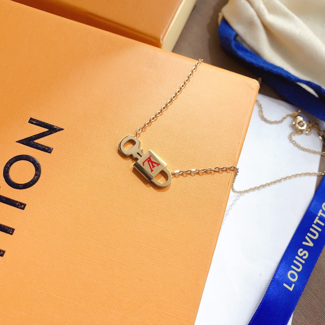 X374    LV necklace 106911
