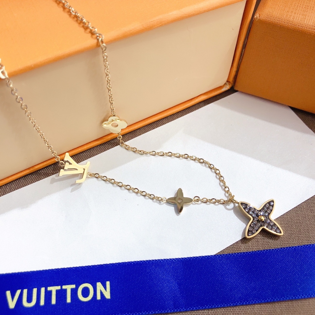 X377      LV necklace 106919