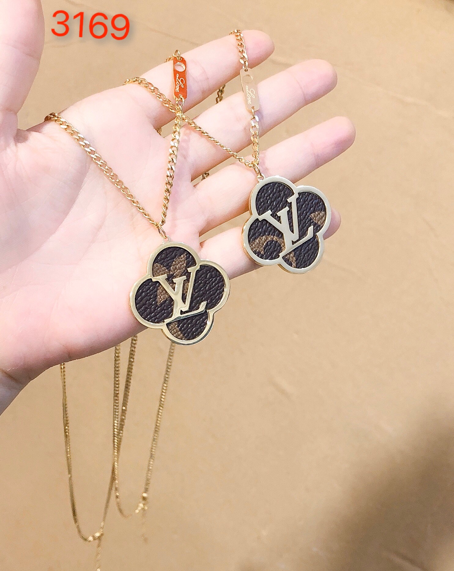 LV necklace 107307