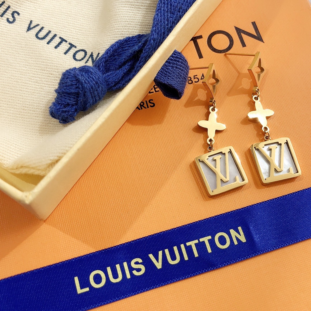 A563 LV earring 106094