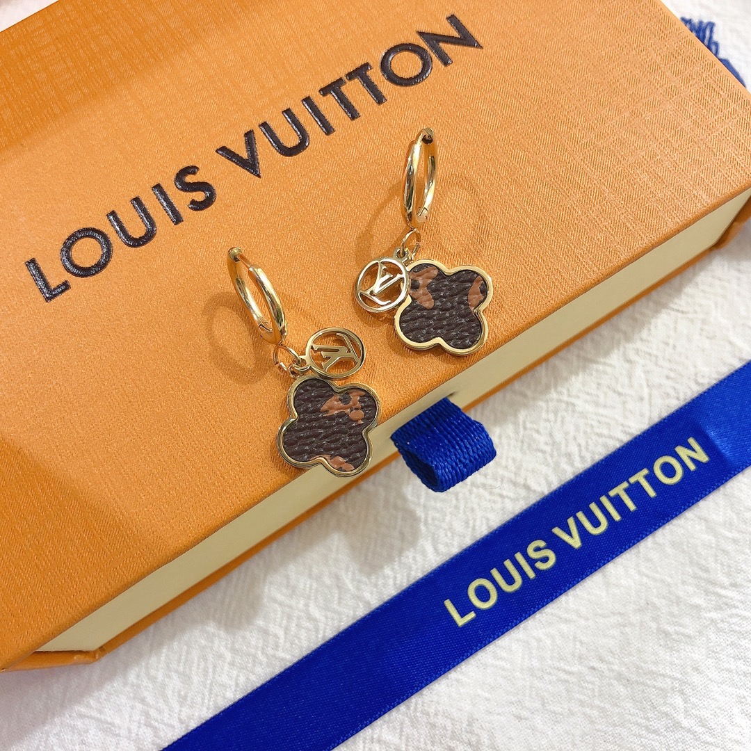 A582   LV earring 106328