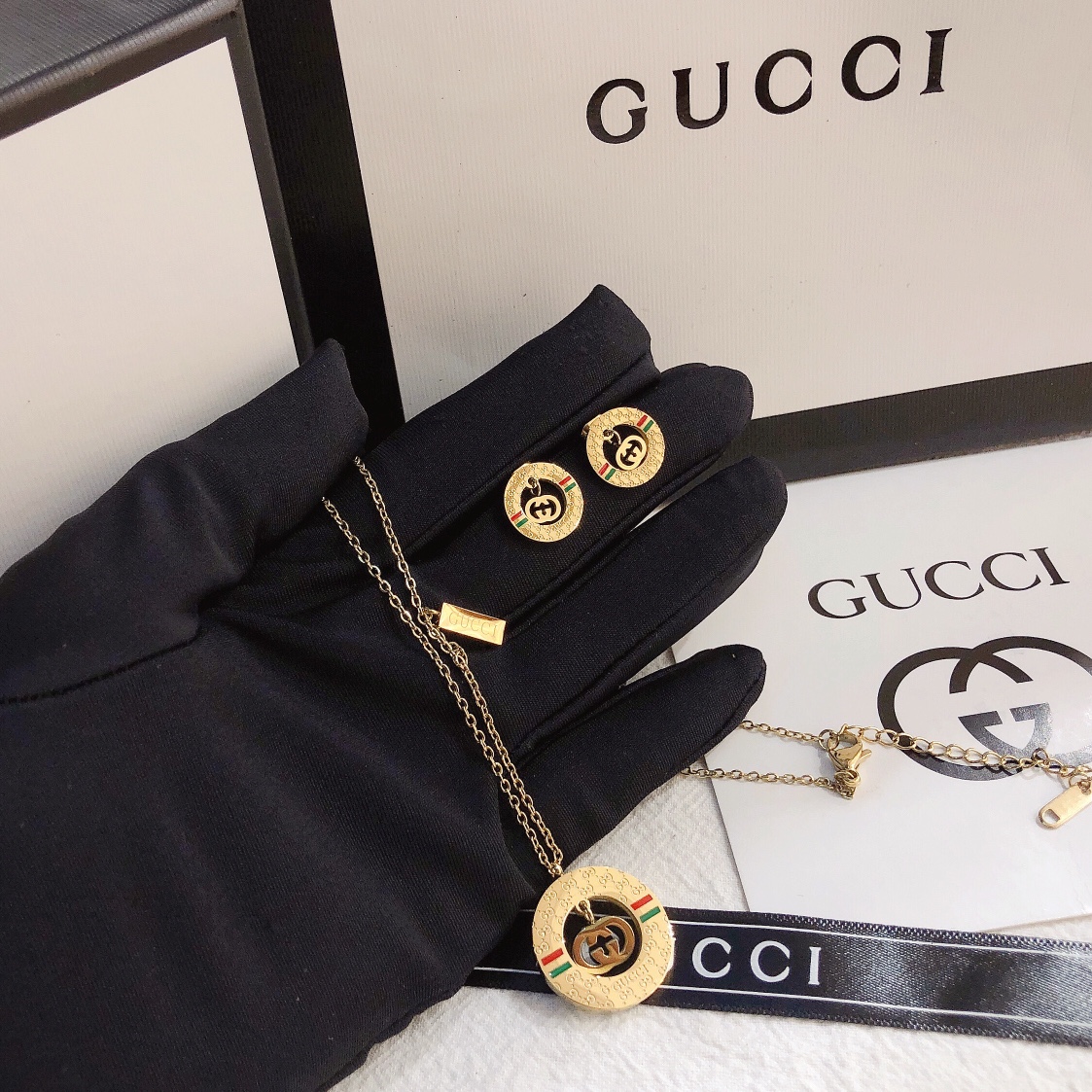 Gucci earrings/necklace 106342