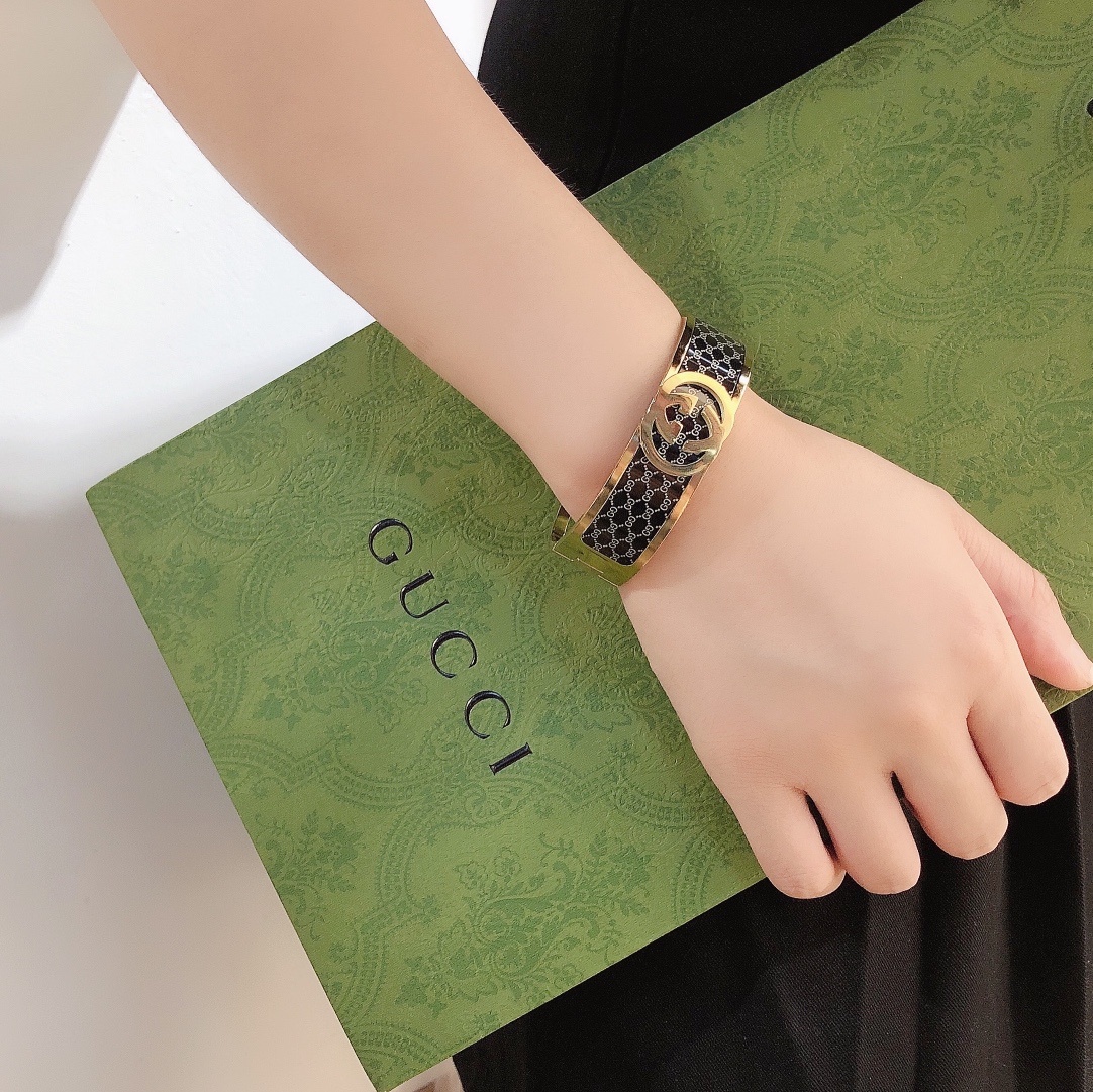 S205  Gucci bracelet 106003
