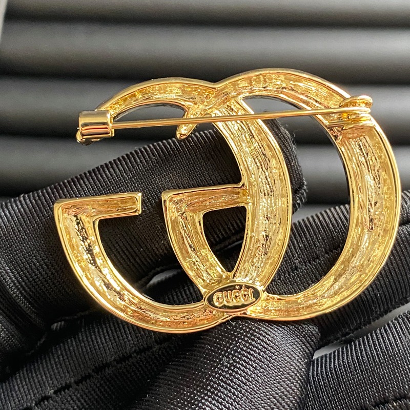 C080 Gucci brooch 104696