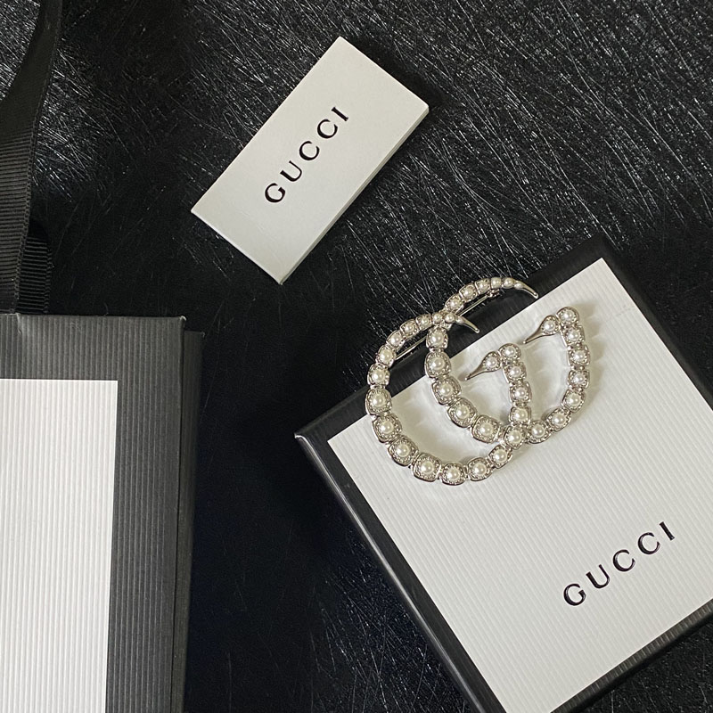 C060  Gucci brooch 104545