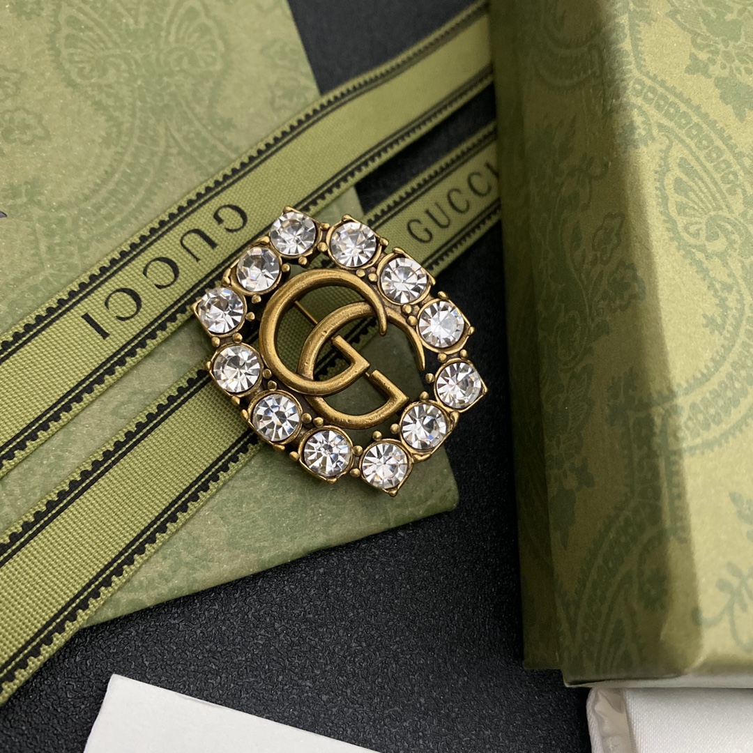 C070  Gucci brooch 106596