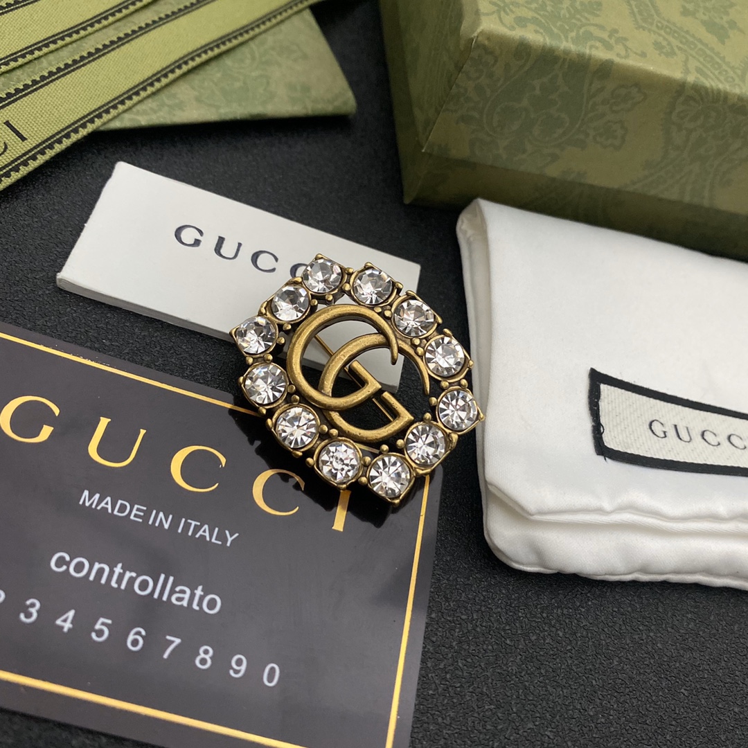 C070  Gucci brooch 106596