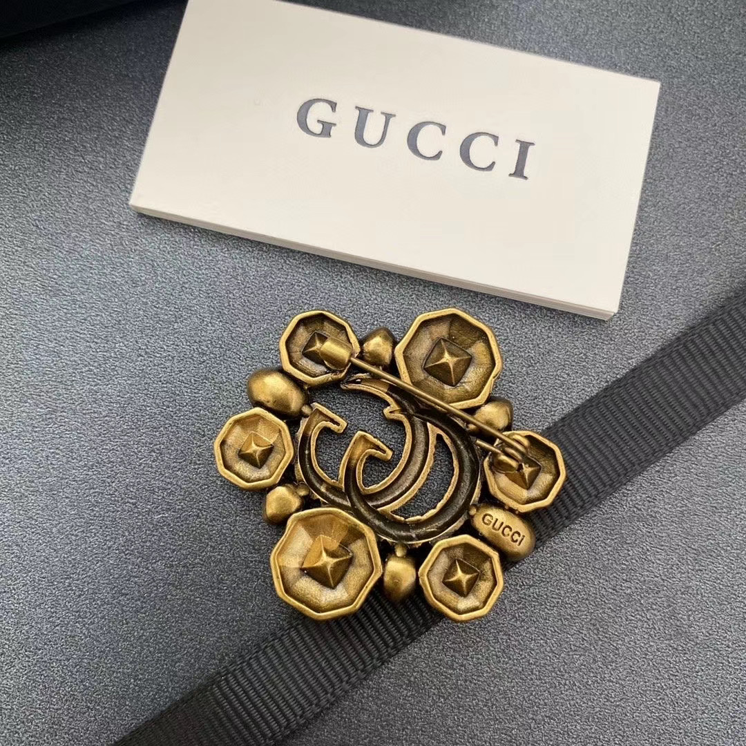 C149 Gucci brooch 104384