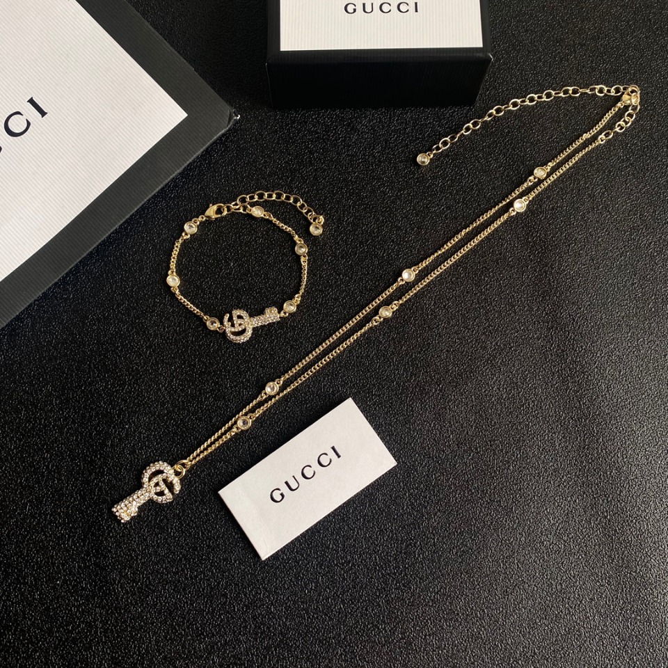 B267 Gucci necklace 106460