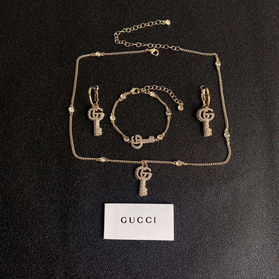 B267 Gucci necklace 106460
