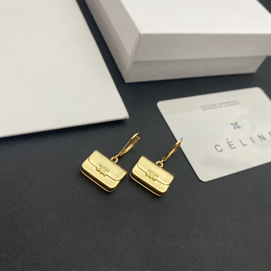 A742  CELINE earring 106972