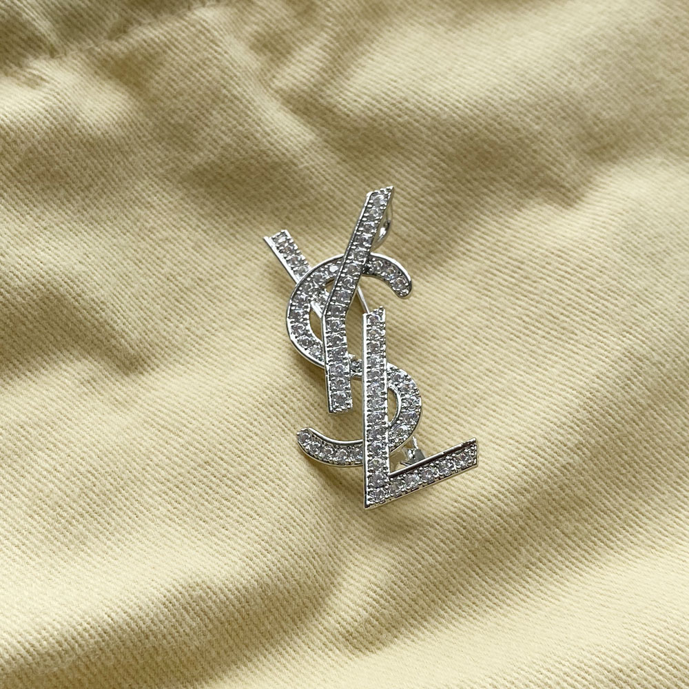 D011 ysl brooch 106995