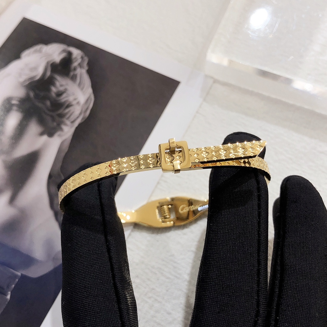 S206   Cartier bracelet 106053