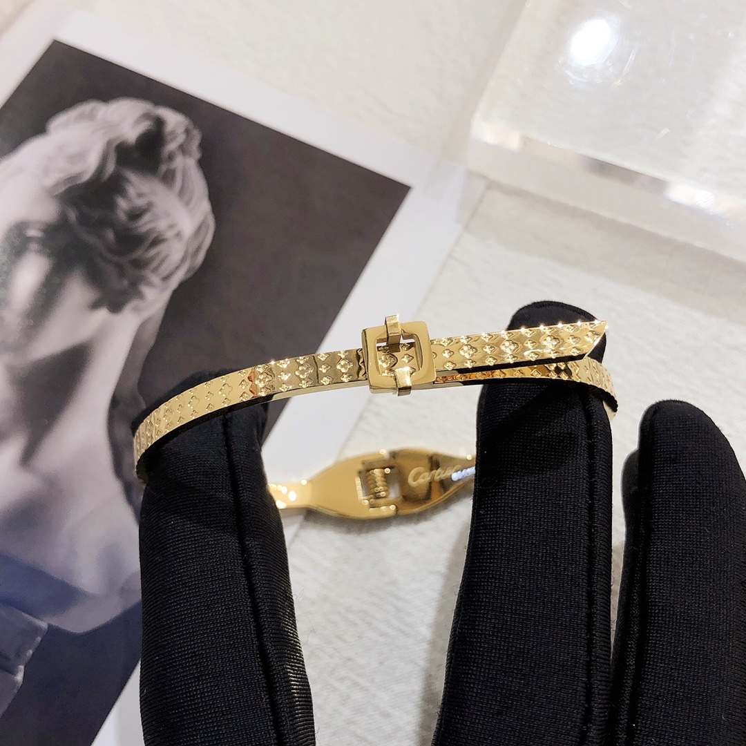 S206   Cartier bracelet 106053