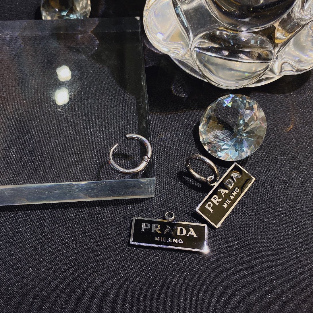 A612    Prada earring 106943