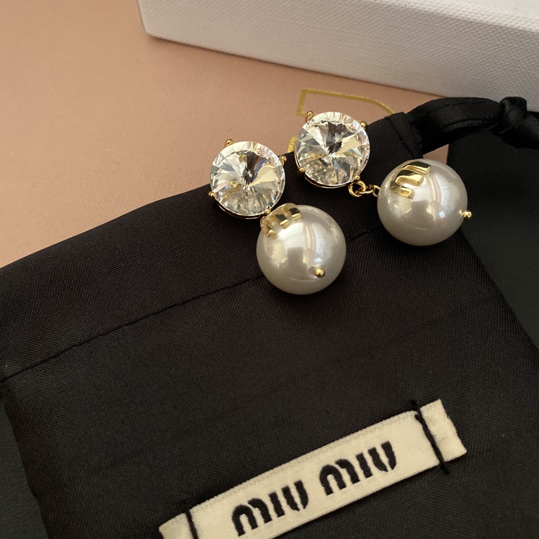 A242  MIUMIU earring 104190