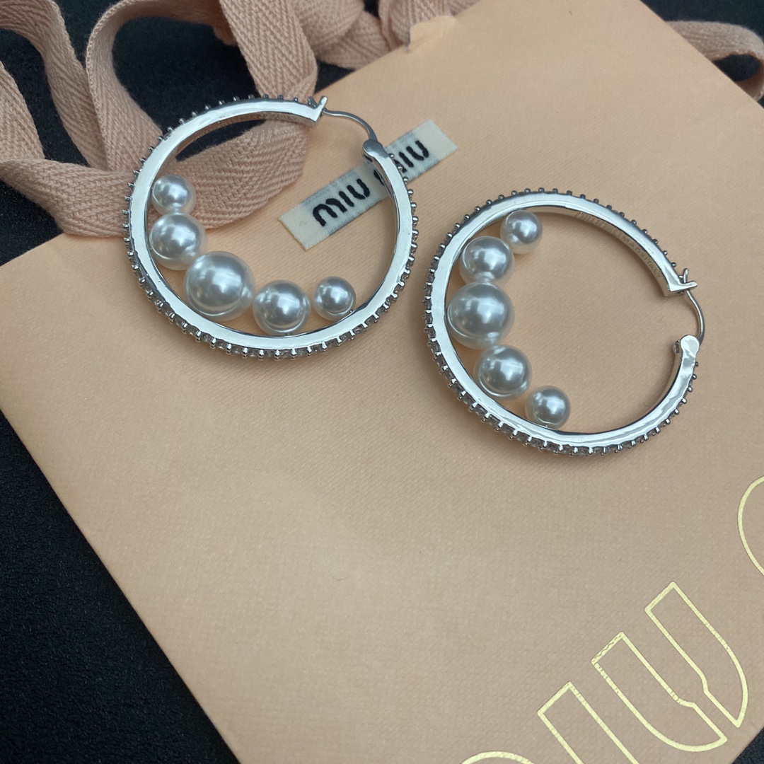 A180 MIUMIU earring 105996