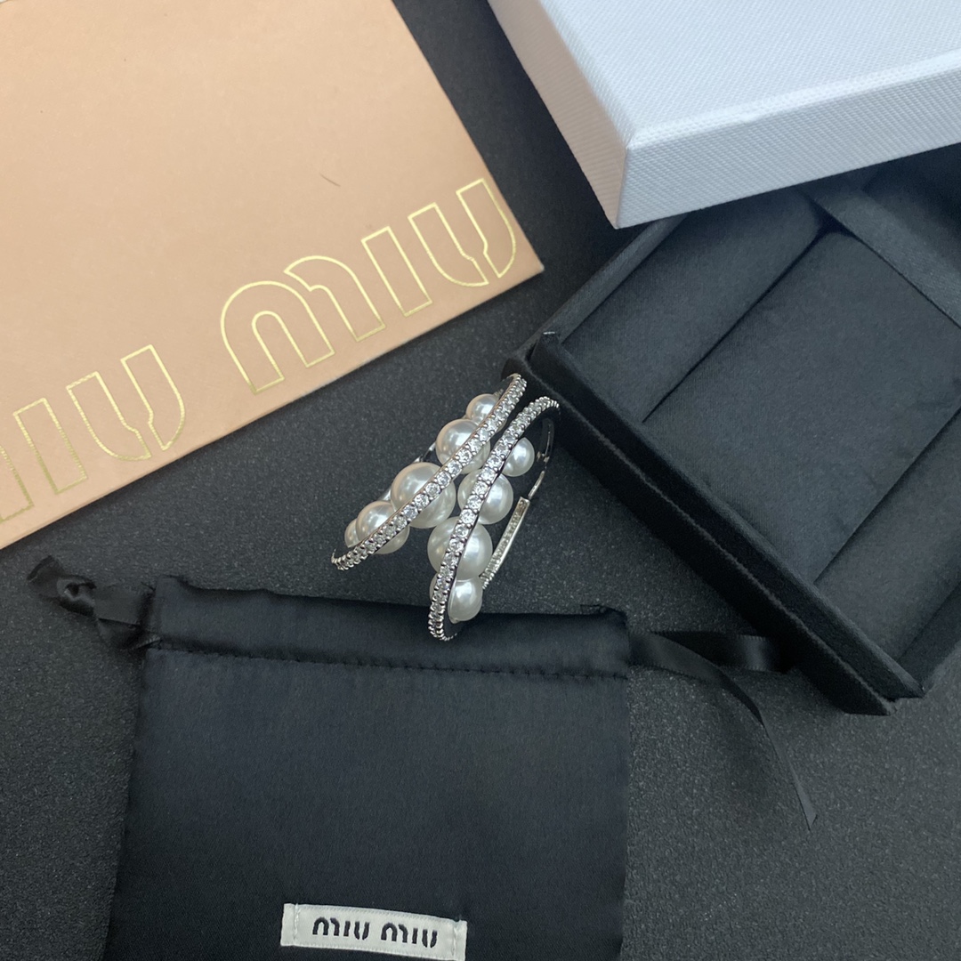 A180 MIUMIU earring 105996