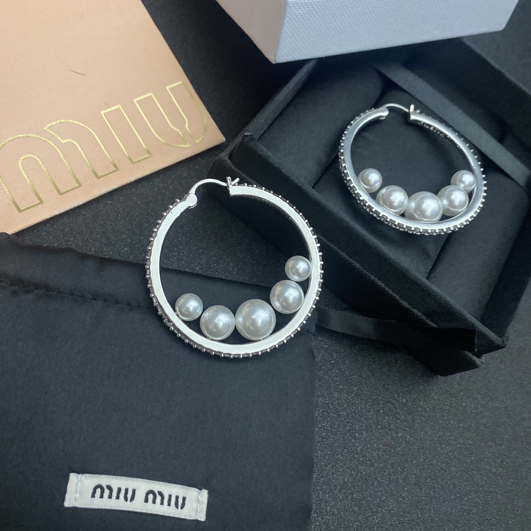 A180 MIUMIU earring 105996