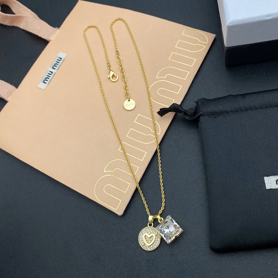 B305  miumiu--necklace 106611