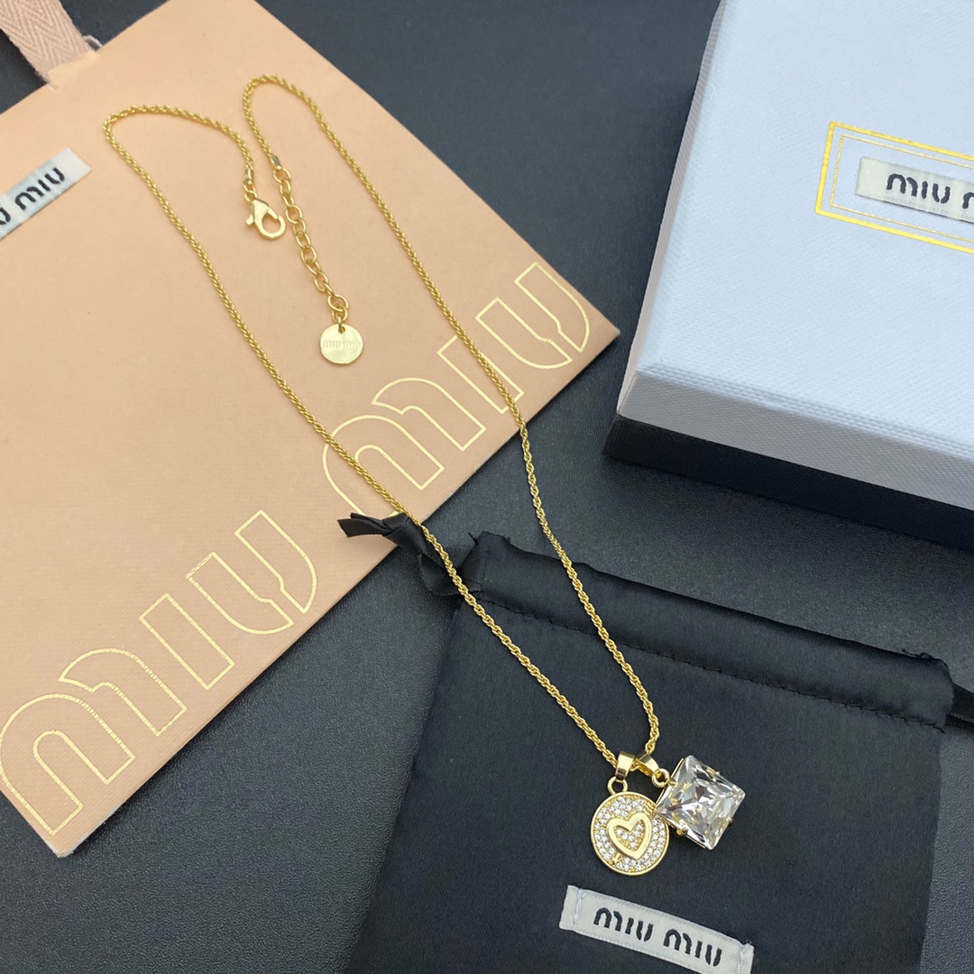 B305  miumiu--necklace 106611