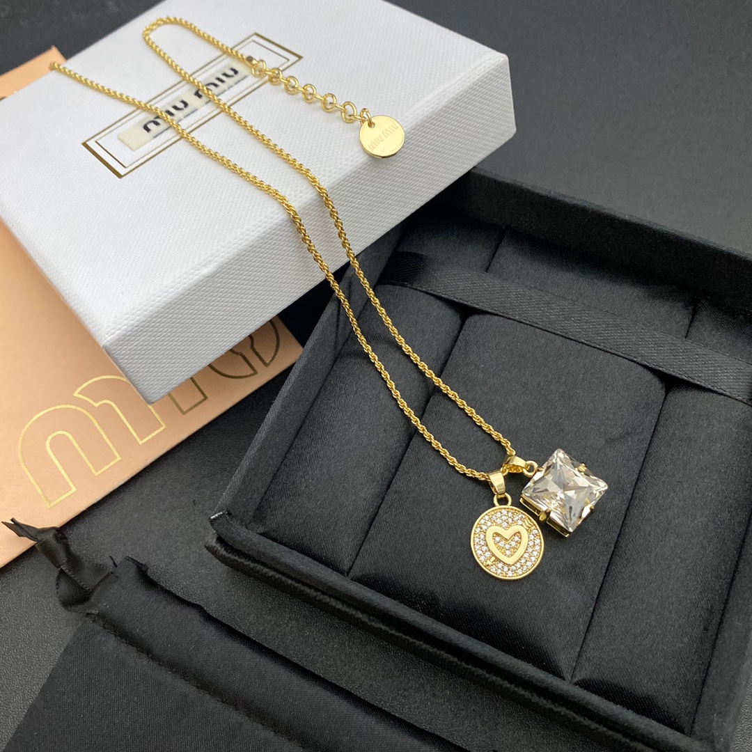 B305  miumiu--necklace 106611