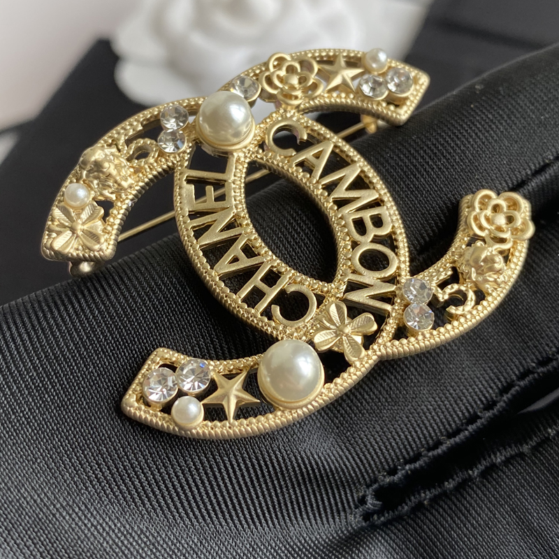 C120 Chanel brooch 107649