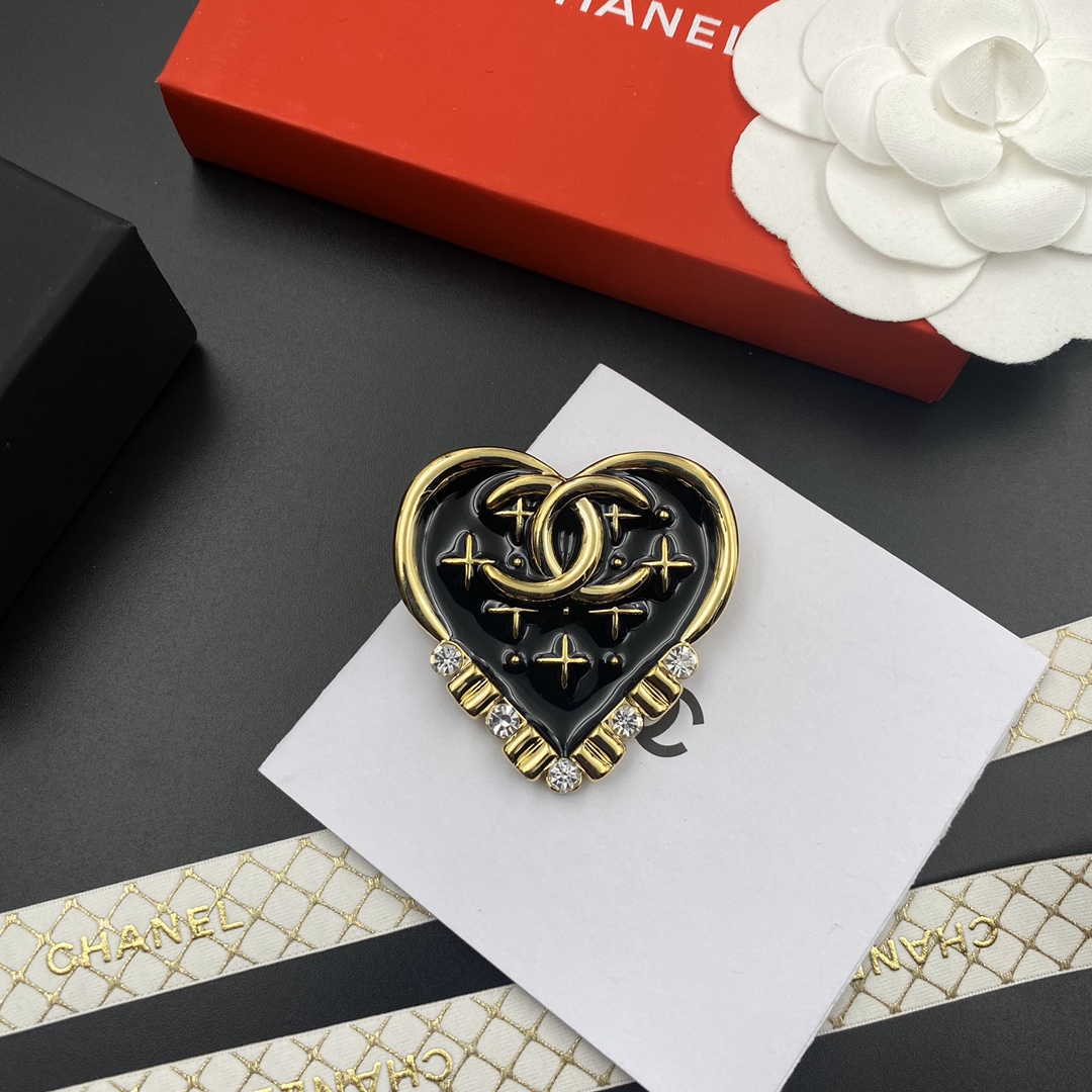 C208 Chanel brooch 107667