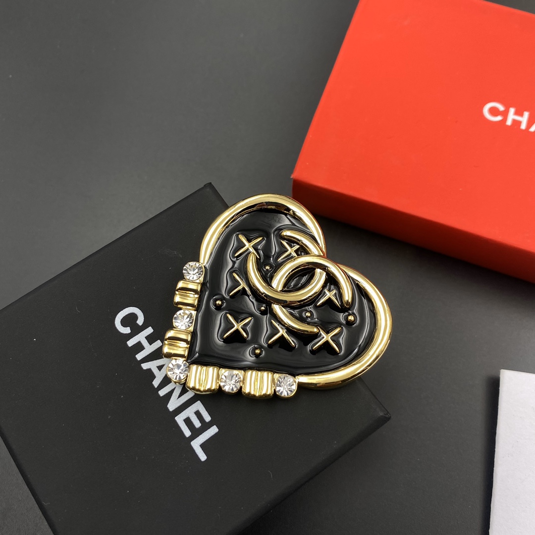 C208 Chanel brooch 107667
