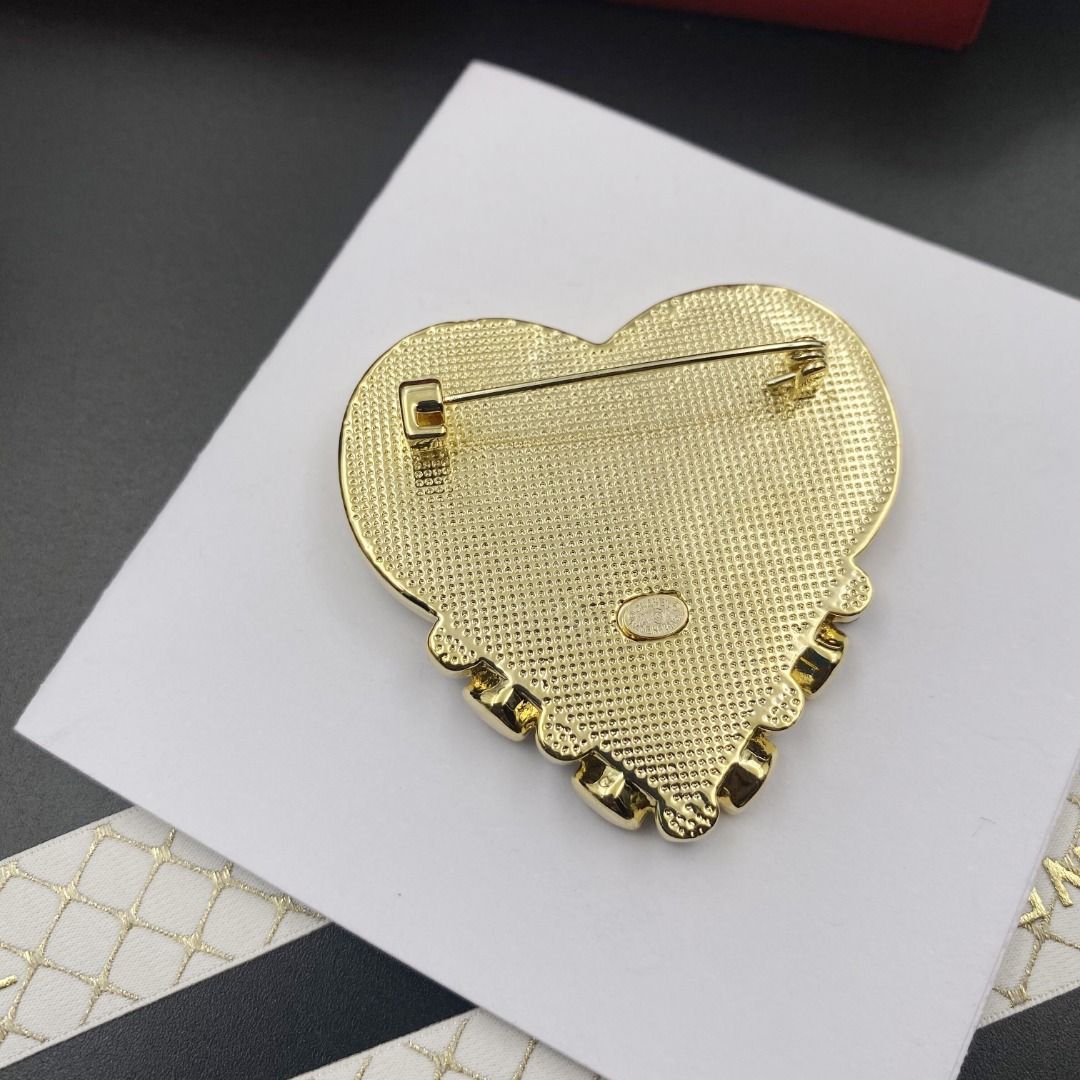 C208 Chanel brooch 107667
