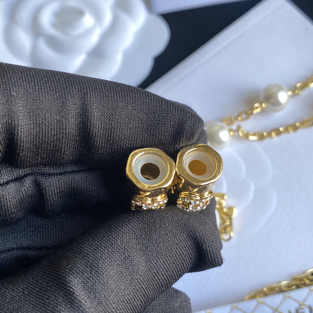 B234 Chanel ear phone necklace 107669