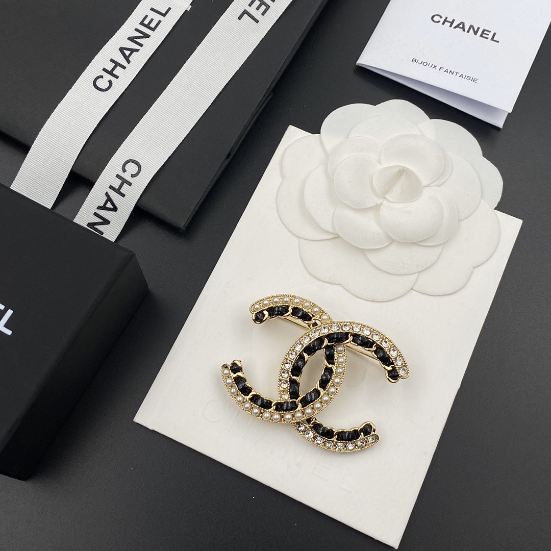 C228 Chanel brooch 107683