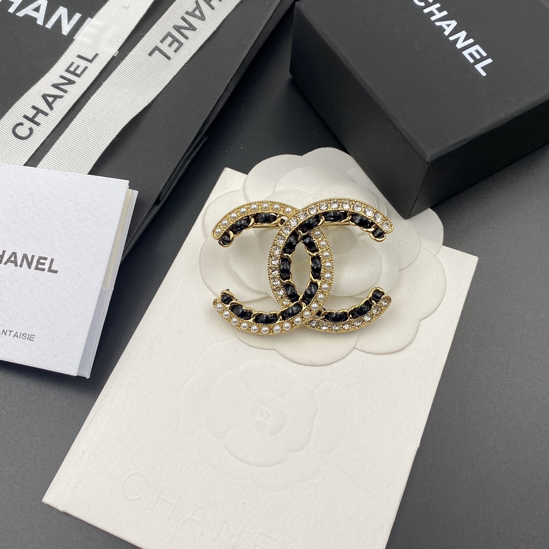 C228 Chanel brooch 107683