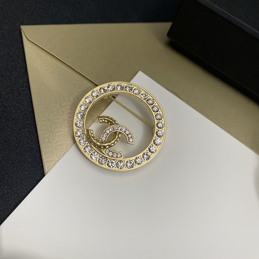 C185 Chanel brooch 107686