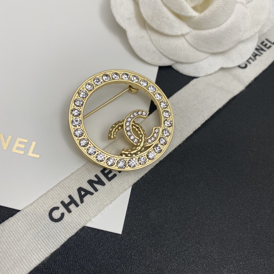 C185 Chanel brooch 107686