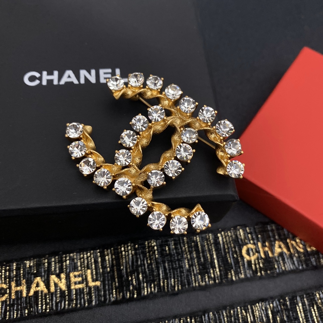 C235 Chanel brooch 107691