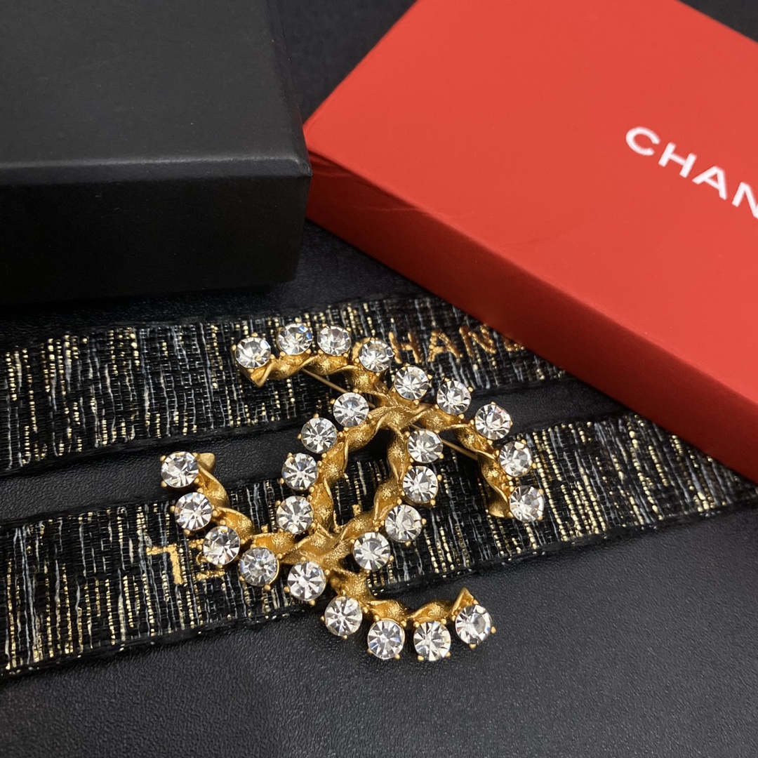 C235 Chanel brooch 107691