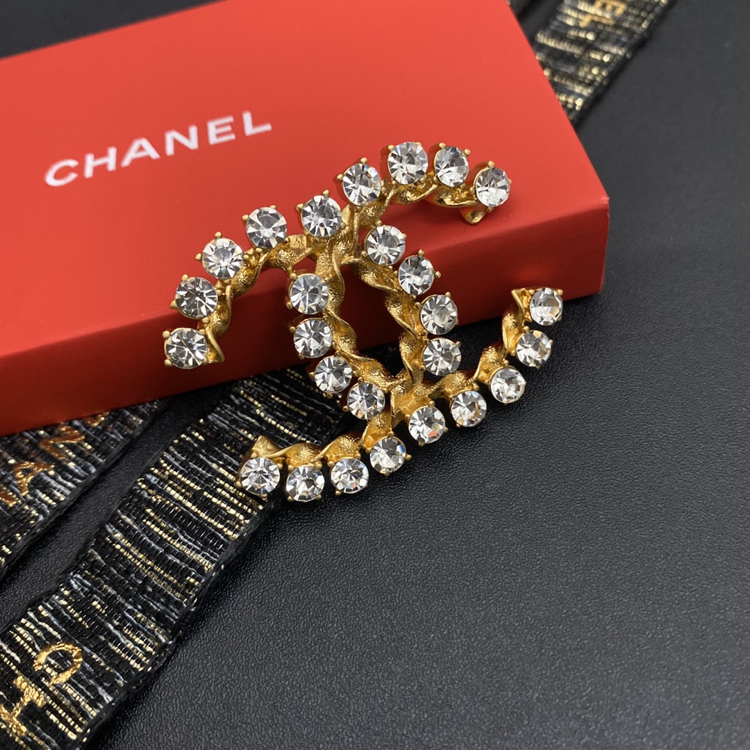 C235 Chanel brooch 107691