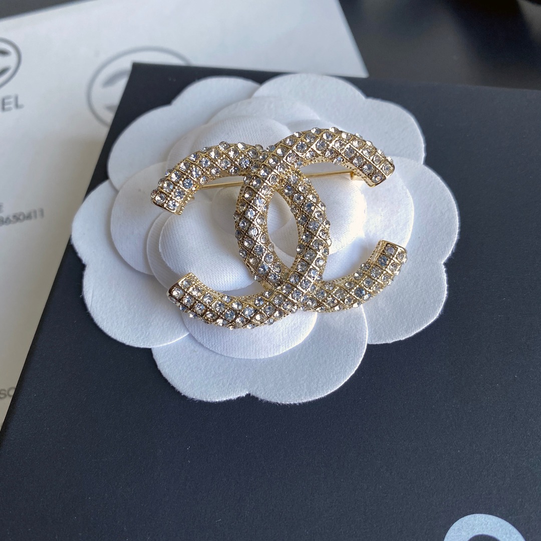 C206  Chanel brooch 107725