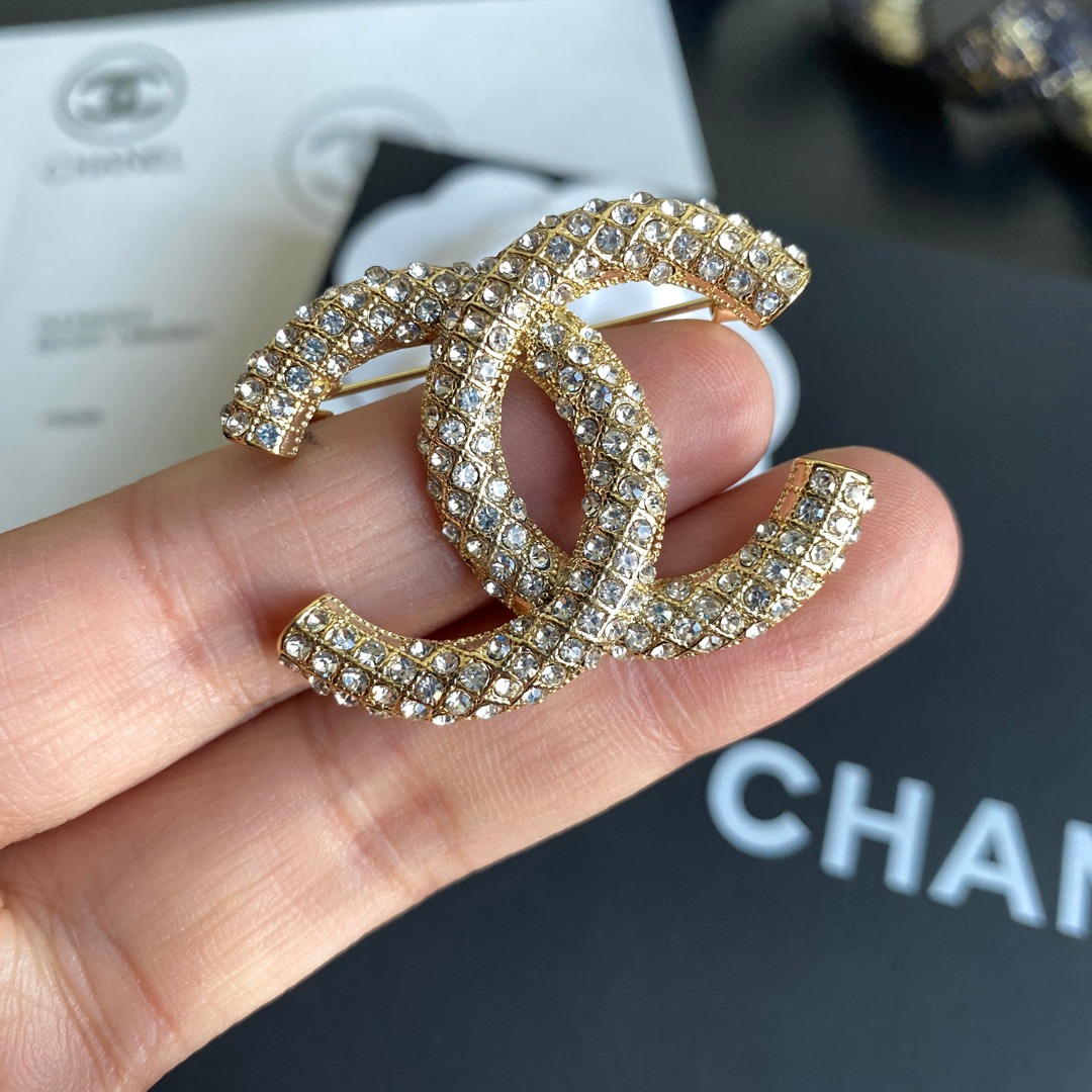 C206  Chanel brooch 107725