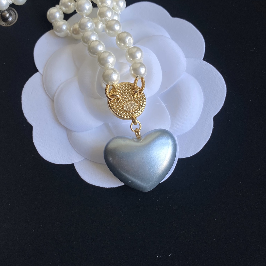 B064 Chanel necklace 107752