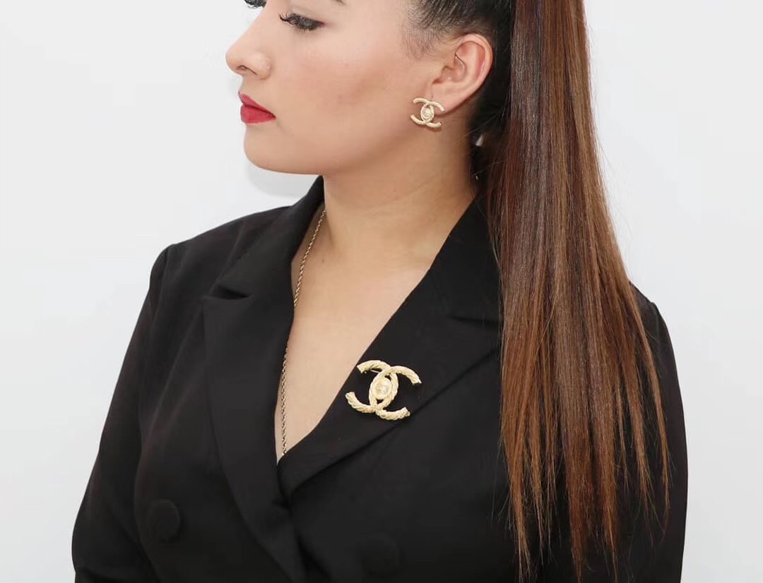 C024 Chanel brooch 107758