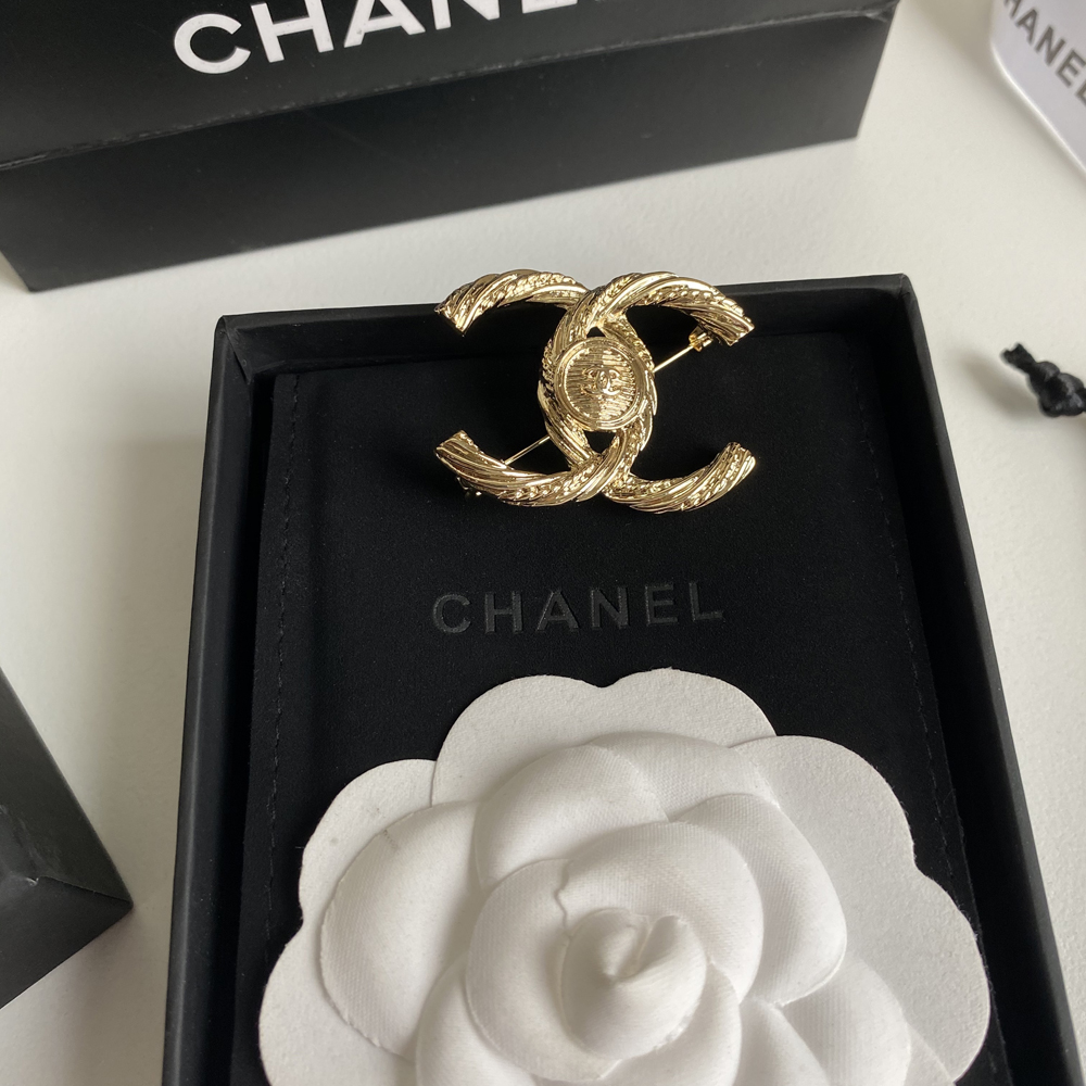 C024 Chanel brooch 107758