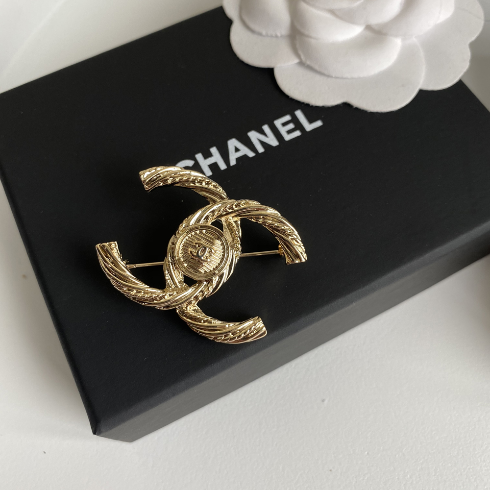 C024 Chanel brooch 107758